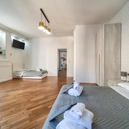Apartment Dante 138 Class & *